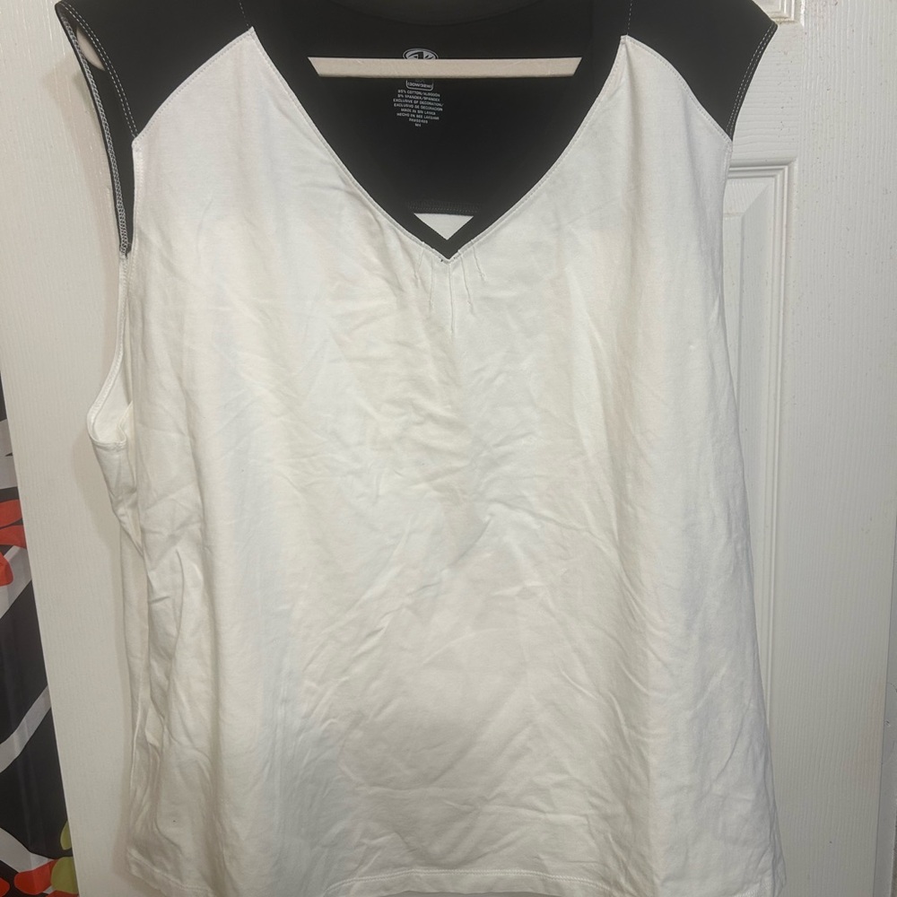 NWOT- Athletic Works Stylish Black and White Women's Top. Size 5x